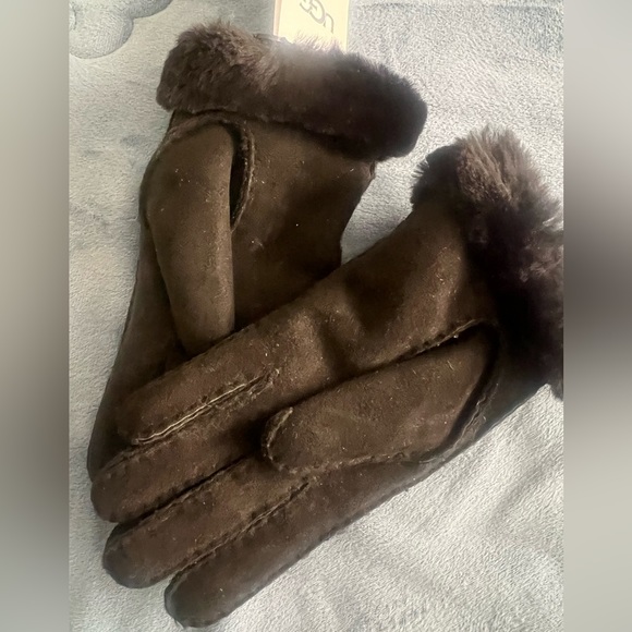 Women Ugg gloves - Picture 2 of 4